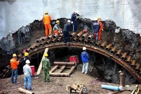 榆中隧道钢花管支护案例